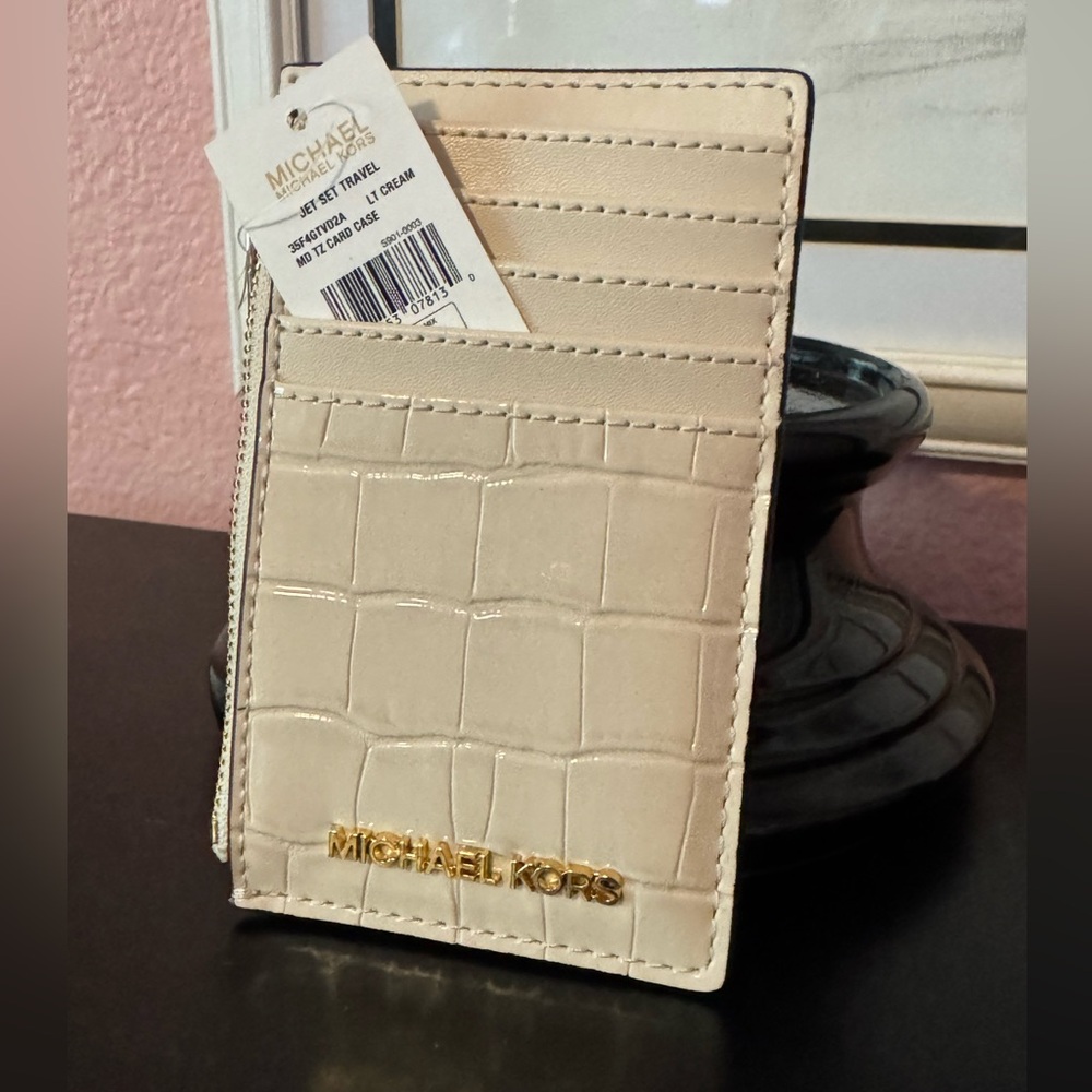 NWT. Michael Kors Beige Crocodile-Embossed Card Holder